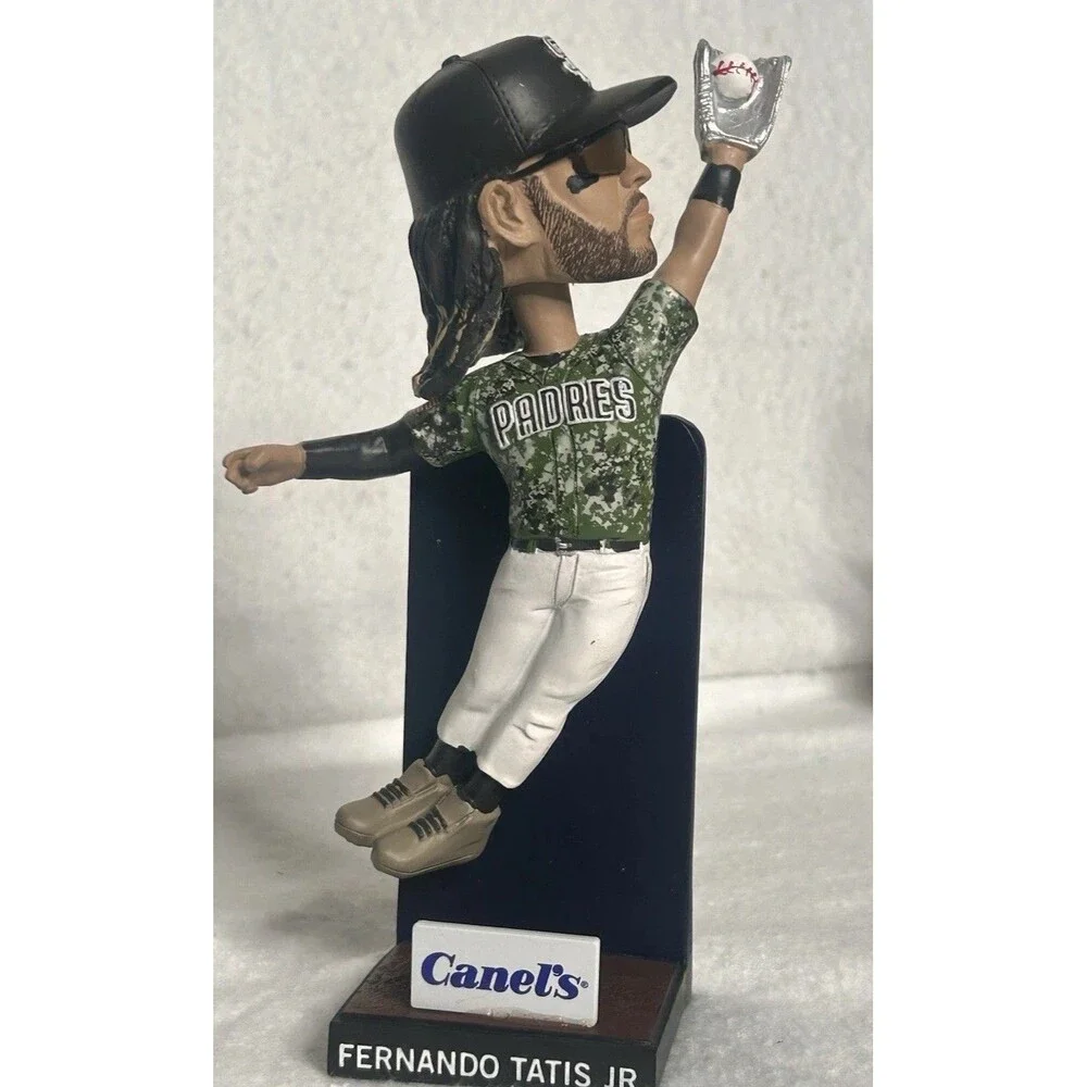 NEW Fernando Tatis Jr. 2024 San Diego Padres Platinum Glove SGA Bobblehead